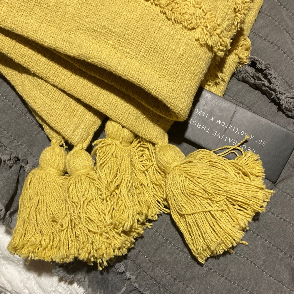 Rachel Zoe Yellow Textured Throw Blanket with tassels - Picture 3 of 9